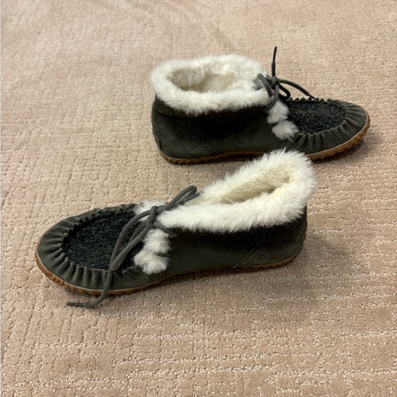 Sorel Women's Green Slippers with Faux Fur - Picture 2 of 4